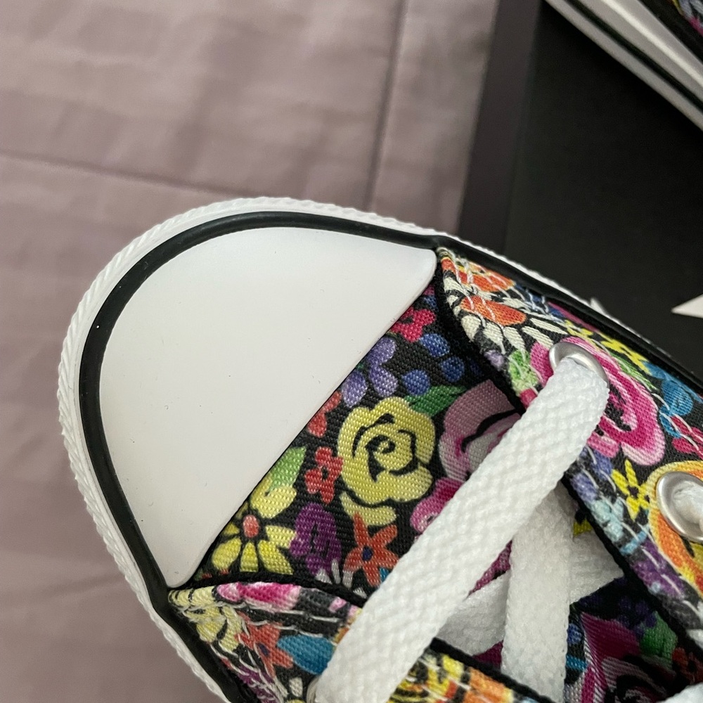 NIB girls converse low sneakers - Picture 3 of 8